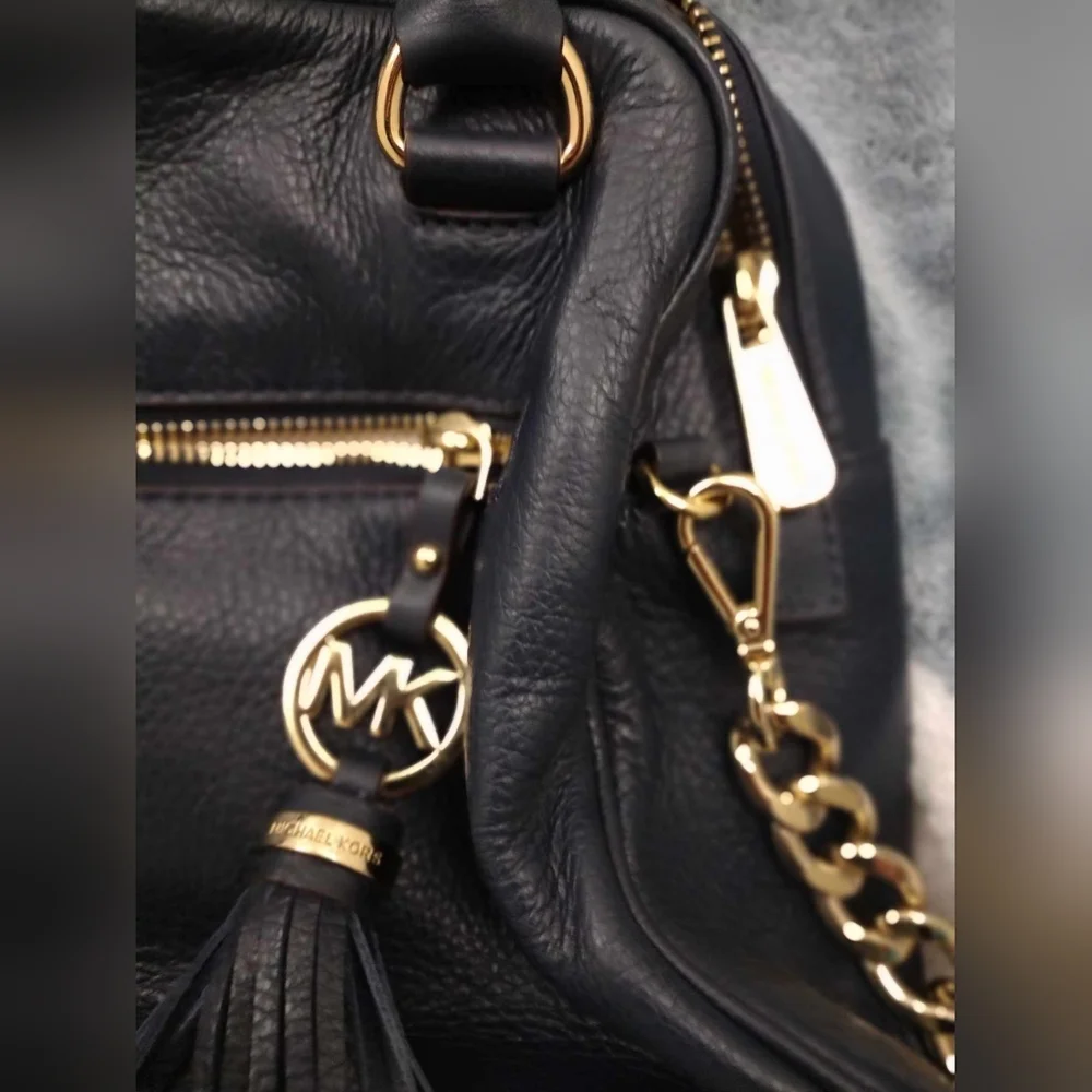 Michael Kors BRAND NEW Black Calfskin Sutton  Purse Medium